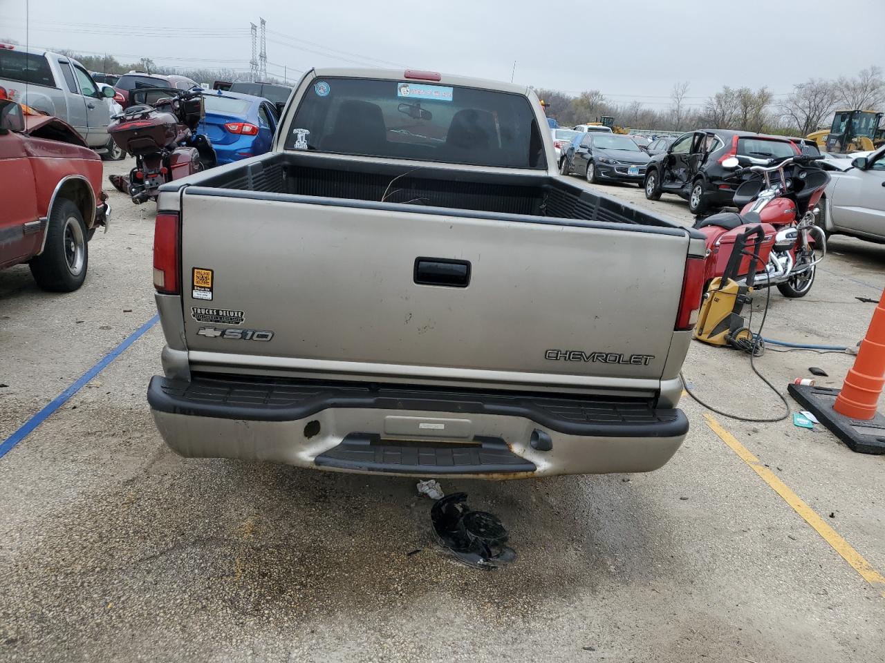2001 Chevrolet S-10 Pickup - Image 6