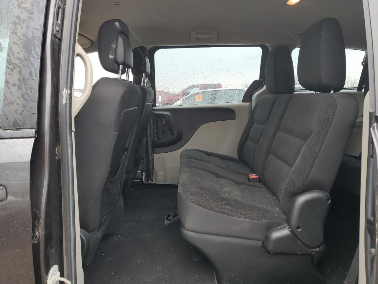 2017 Dodge Caravan - Image 11