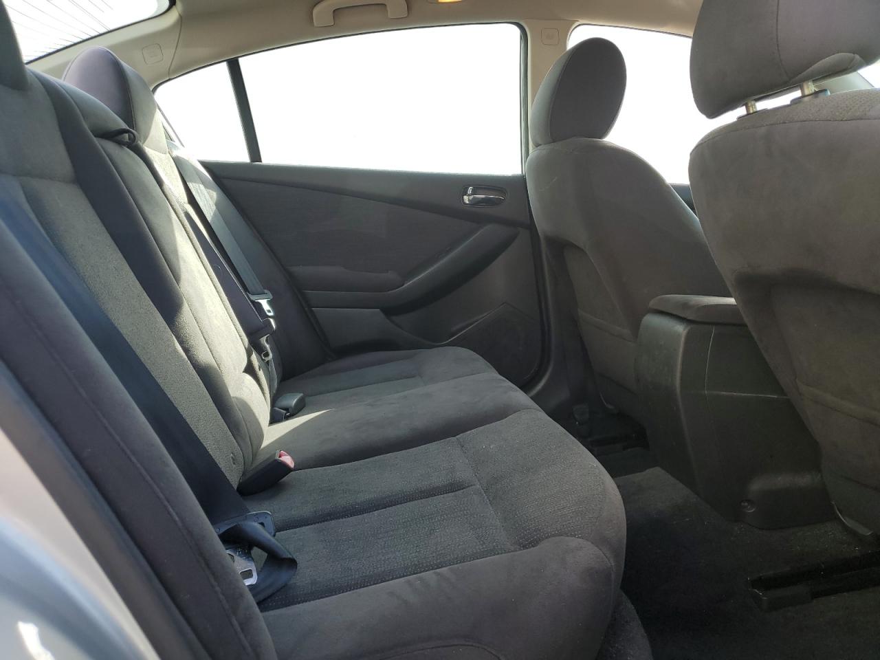 2012 Nissan Altima - Image 10