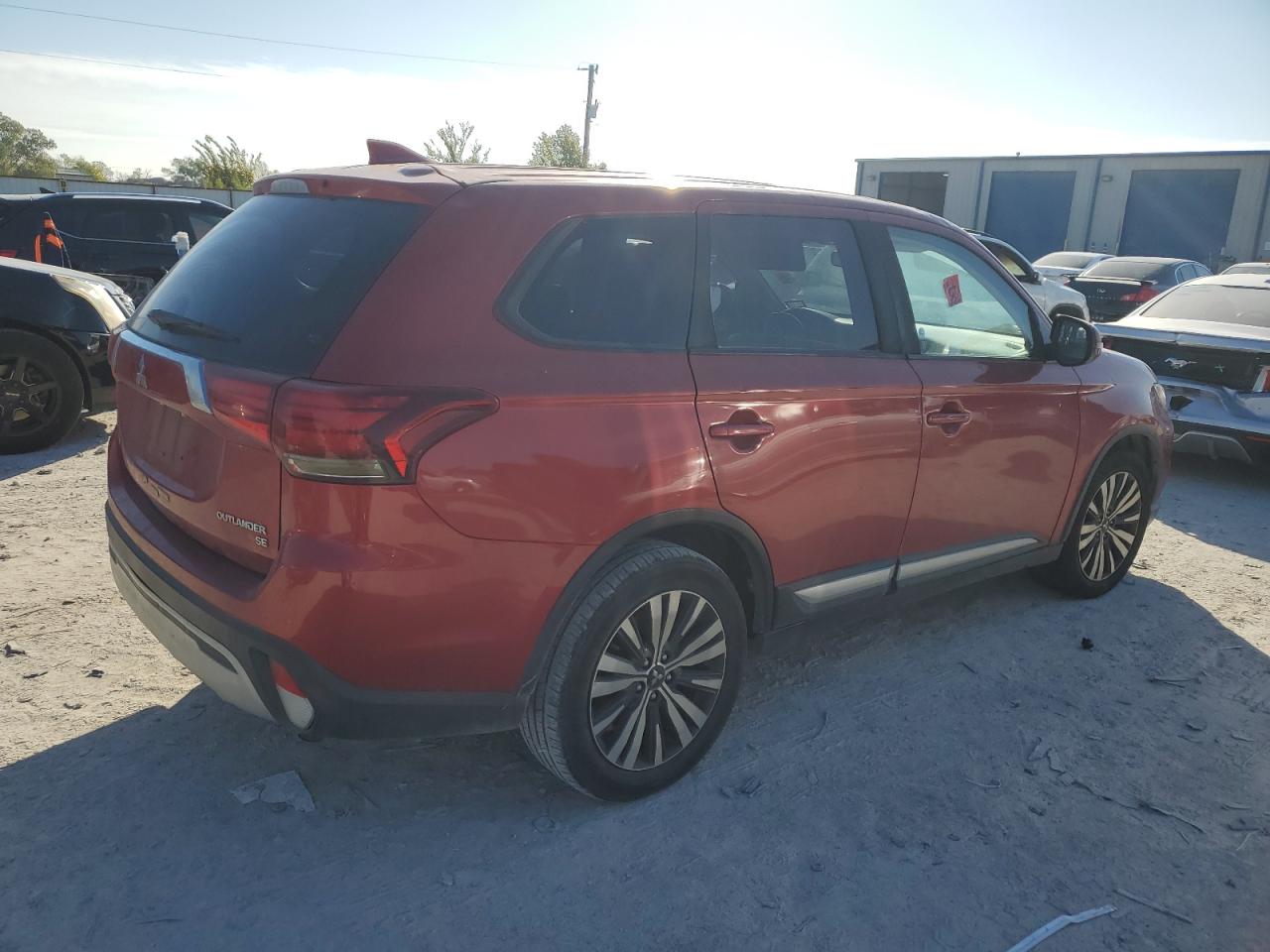 2019 Mitsubishi Outlander - Image 3