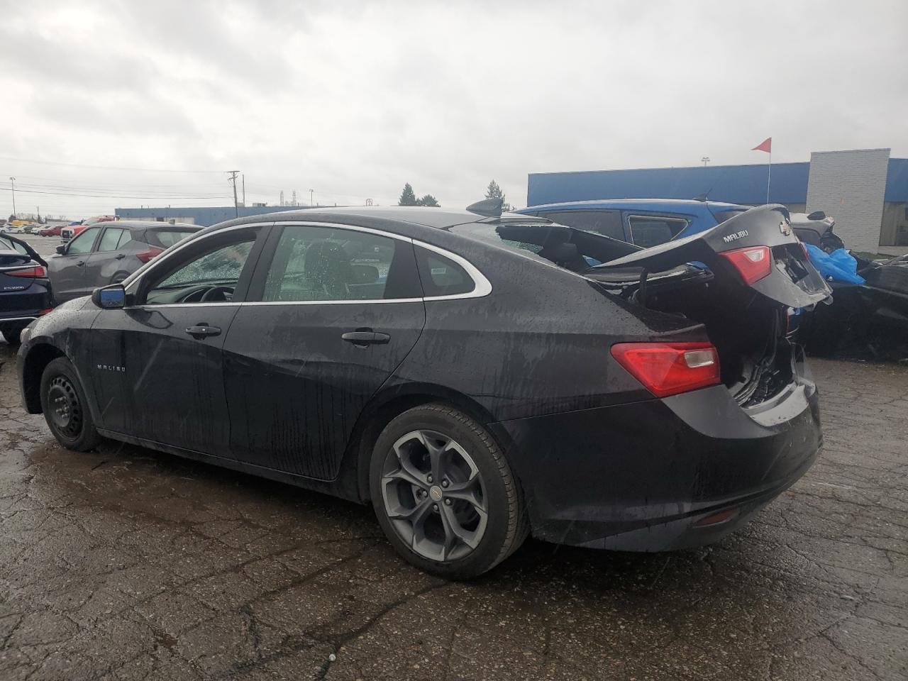 2023 Chevrolet Malibu - Image 2