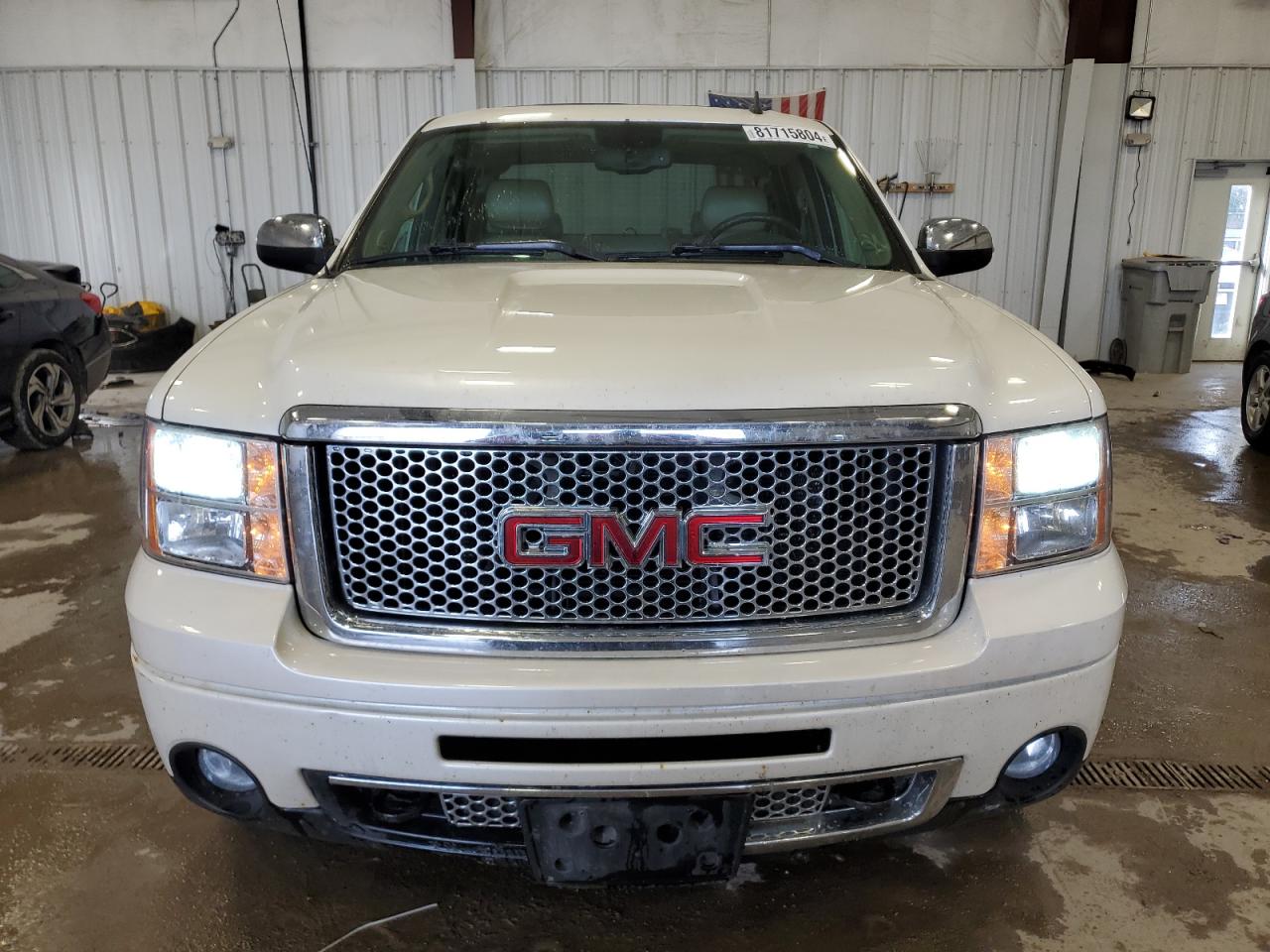 2011 GMC Sierra - Image 5