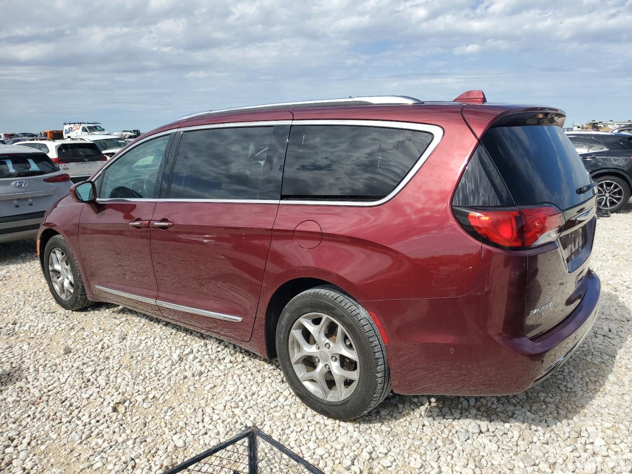 2017 Chrysler Pacifica - Image 2