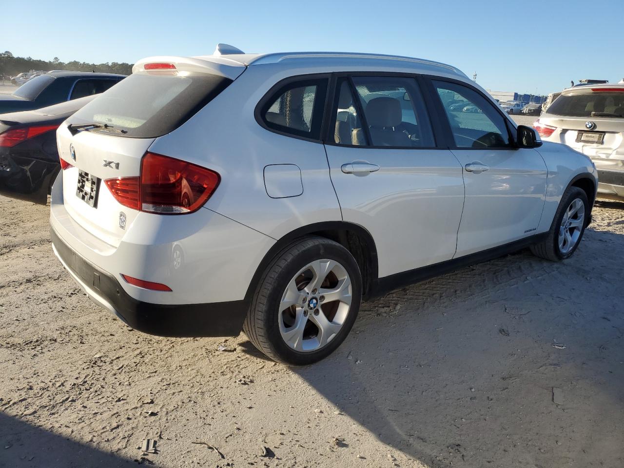 2015 BMW X1 - Image 3