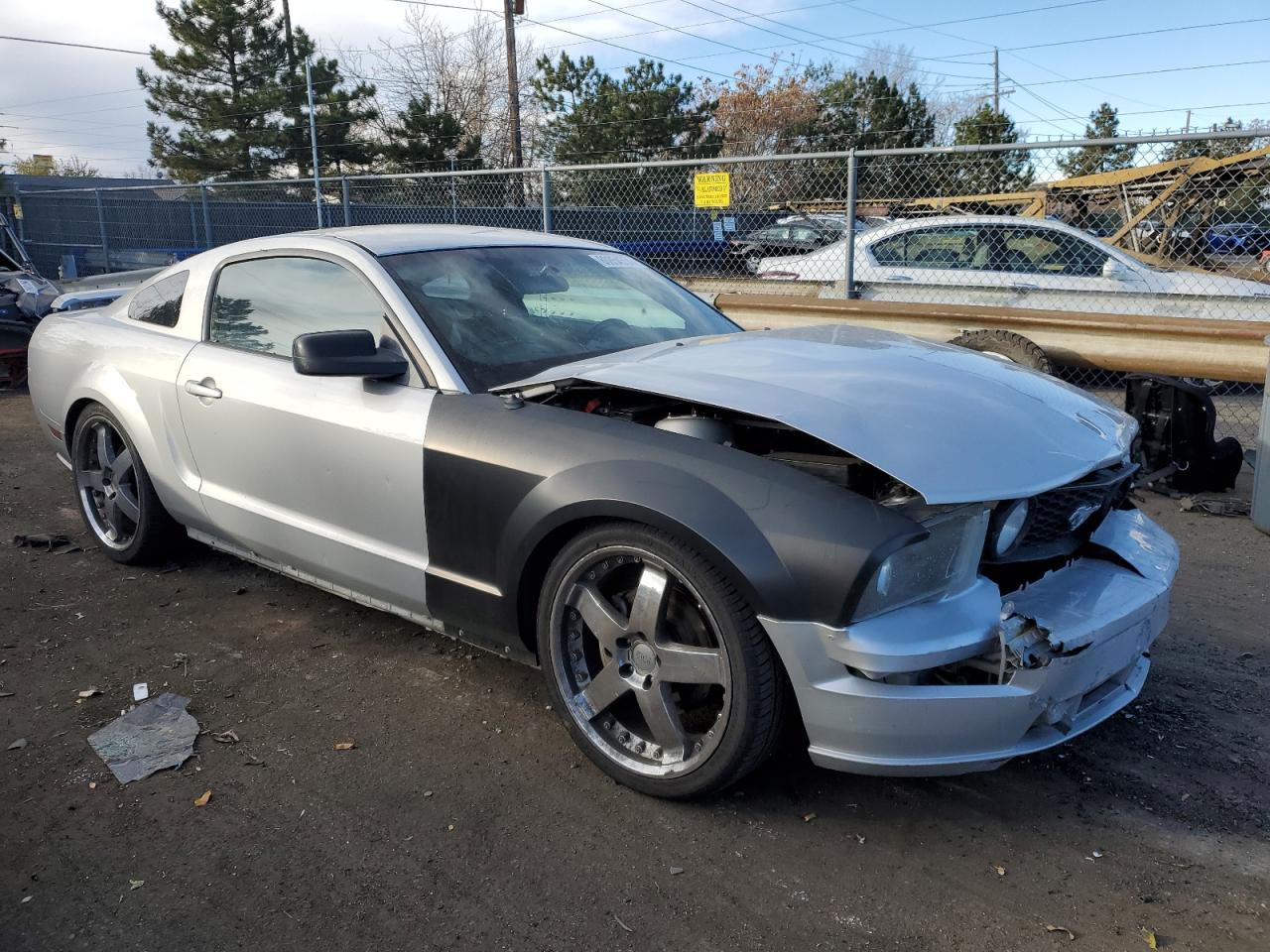 2005 Ford Mustang - Image 4