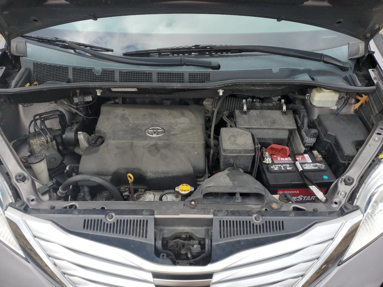 2013 Toyota Sienna - Image 14