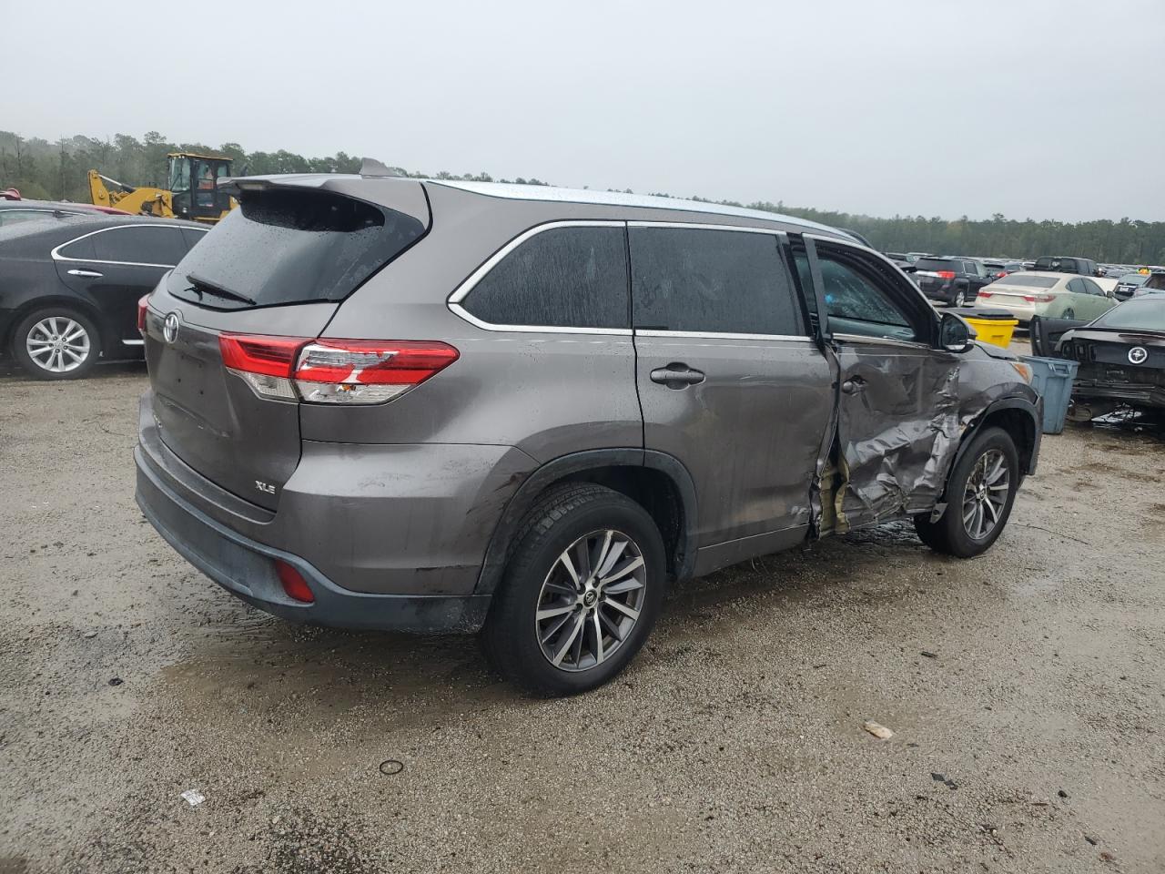 VIN 5TDKZRFH5JS540491 2018 TOYOTA HIGHLANDER no.3