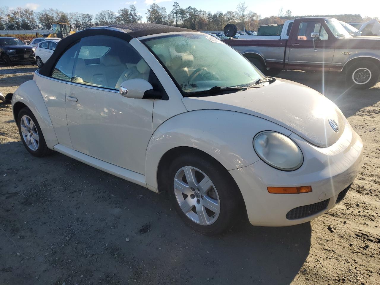 2007 Volkswagen Beetle - Image 4
