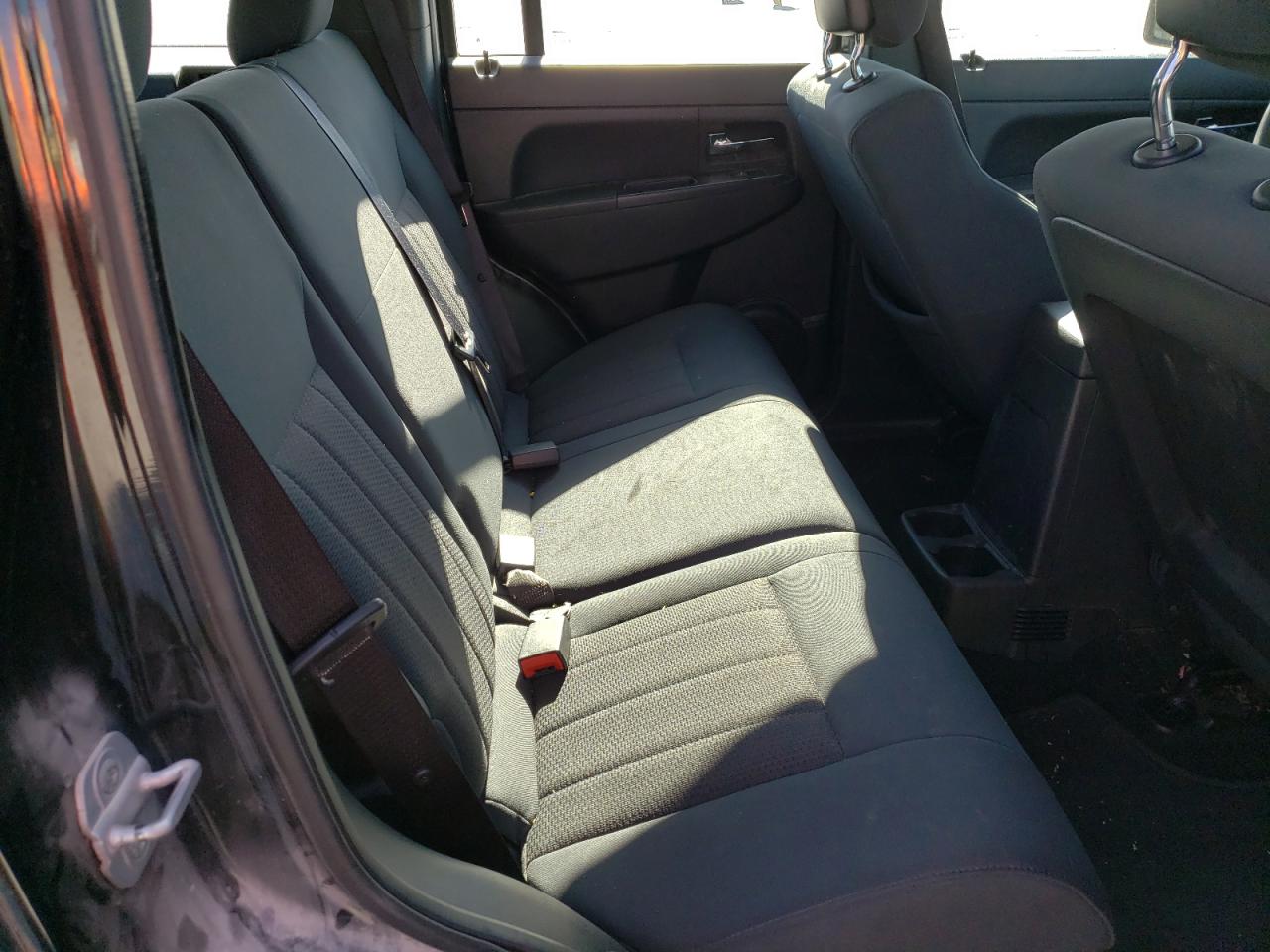 2012 Jeep Liberty (North America) - Image 10