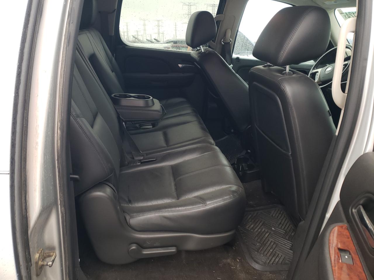 2012 Chevrolet Suburban - Image 11