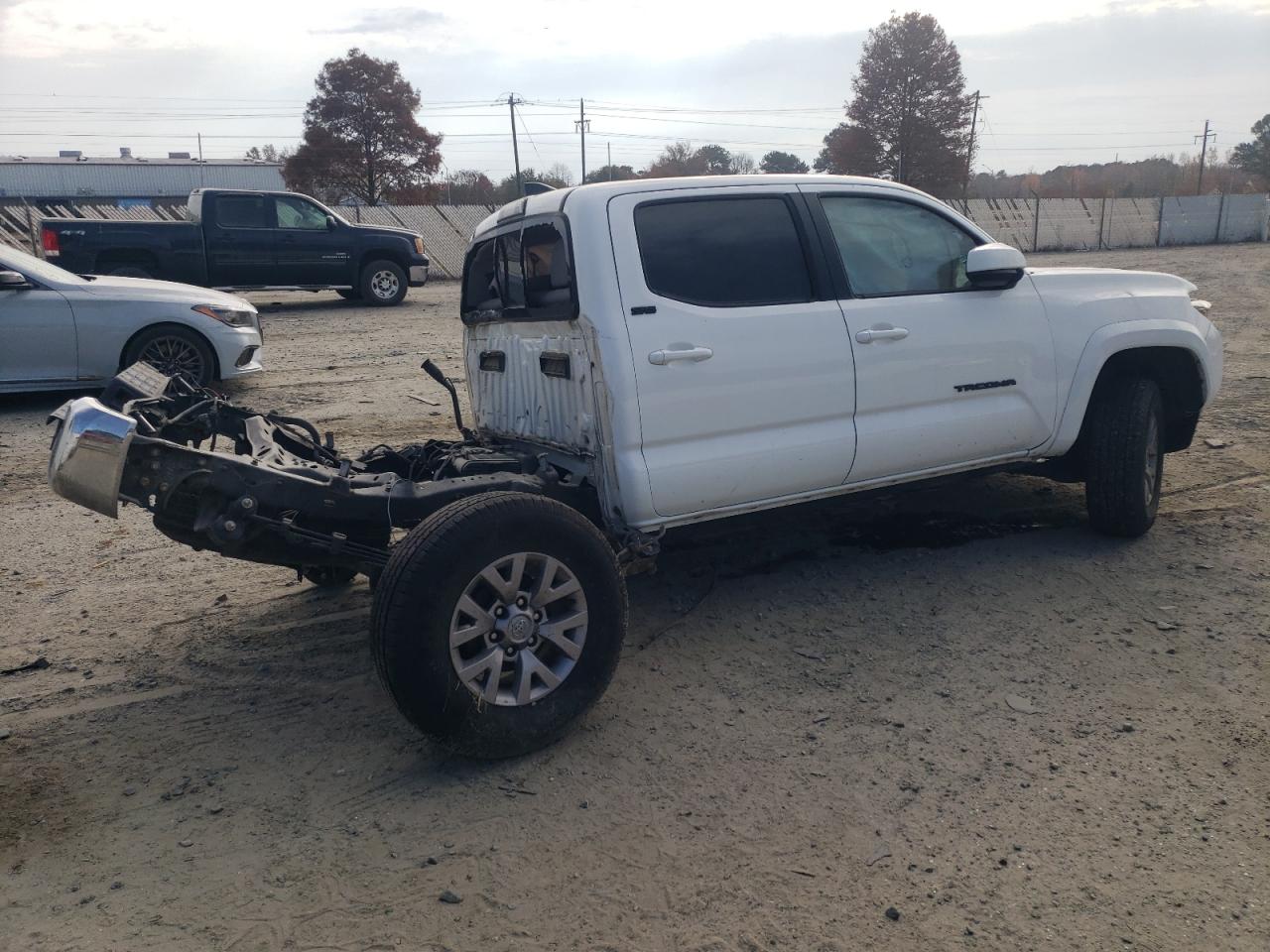 2019 Toyota Tacoma - Image 3