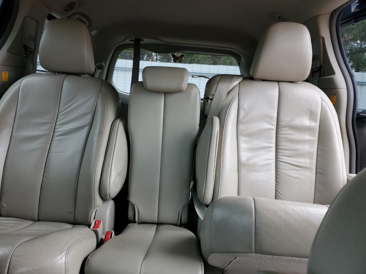 2012 Toyota Sienna - Image 10