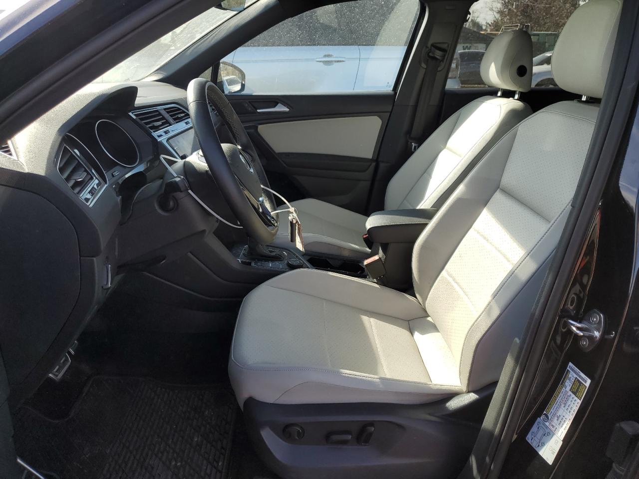 2021 Volkswagen Tiguan - Image 7