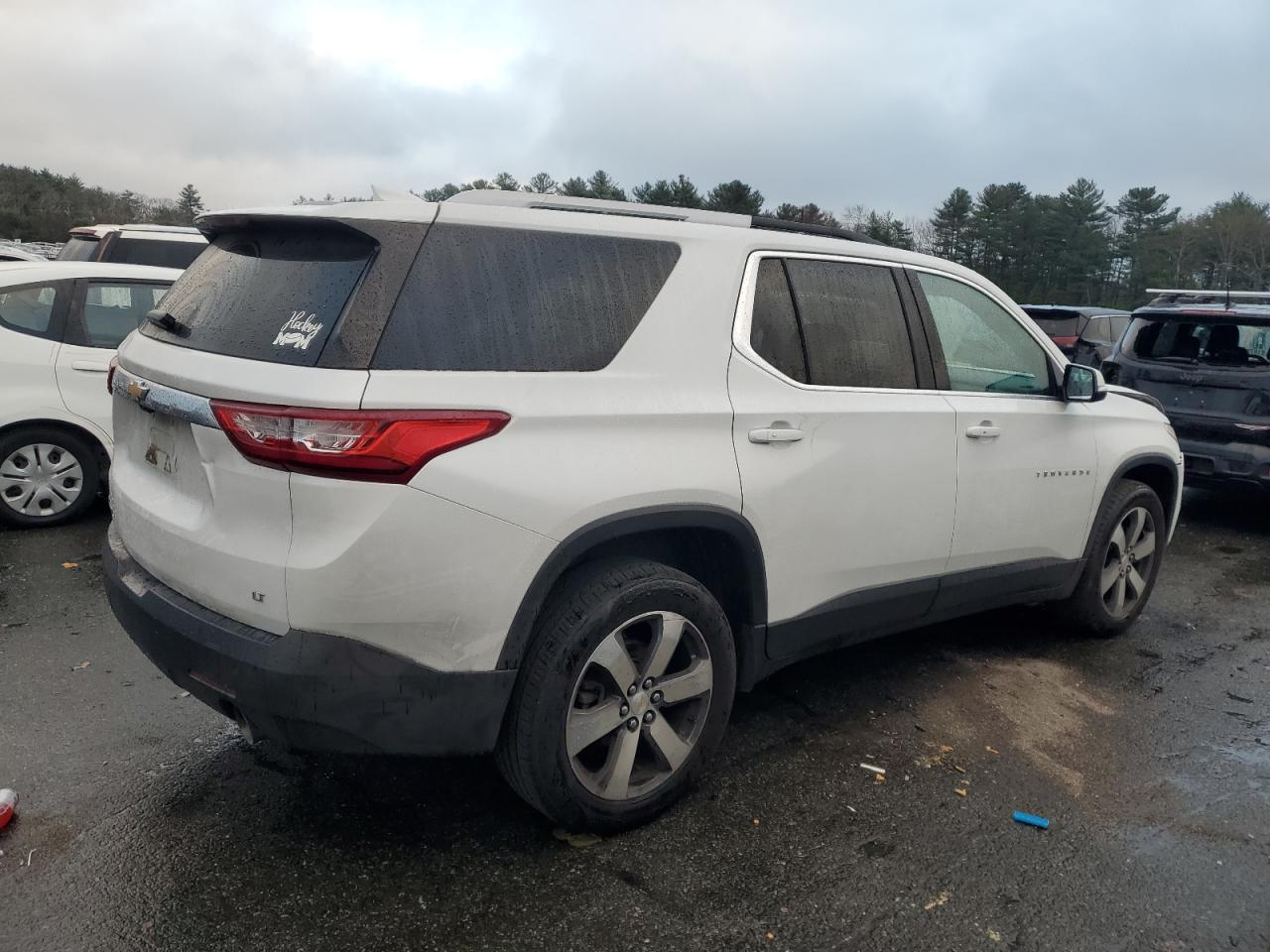 VIN 1GNEVHKW5JJ282632 2018 CHEVROLET TRAVERSE no.3