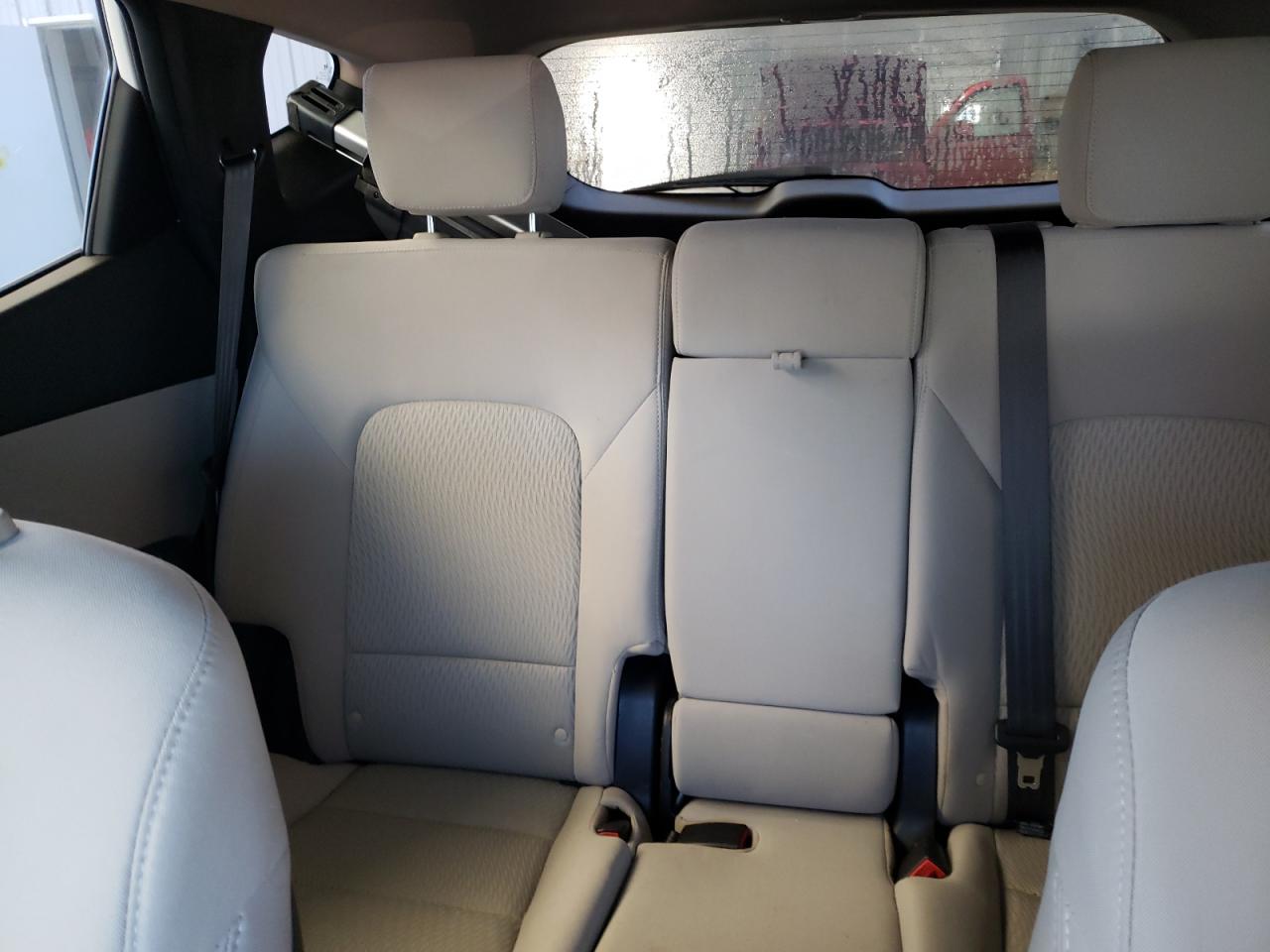 2017 Hyundai Santa Fe - Image 10