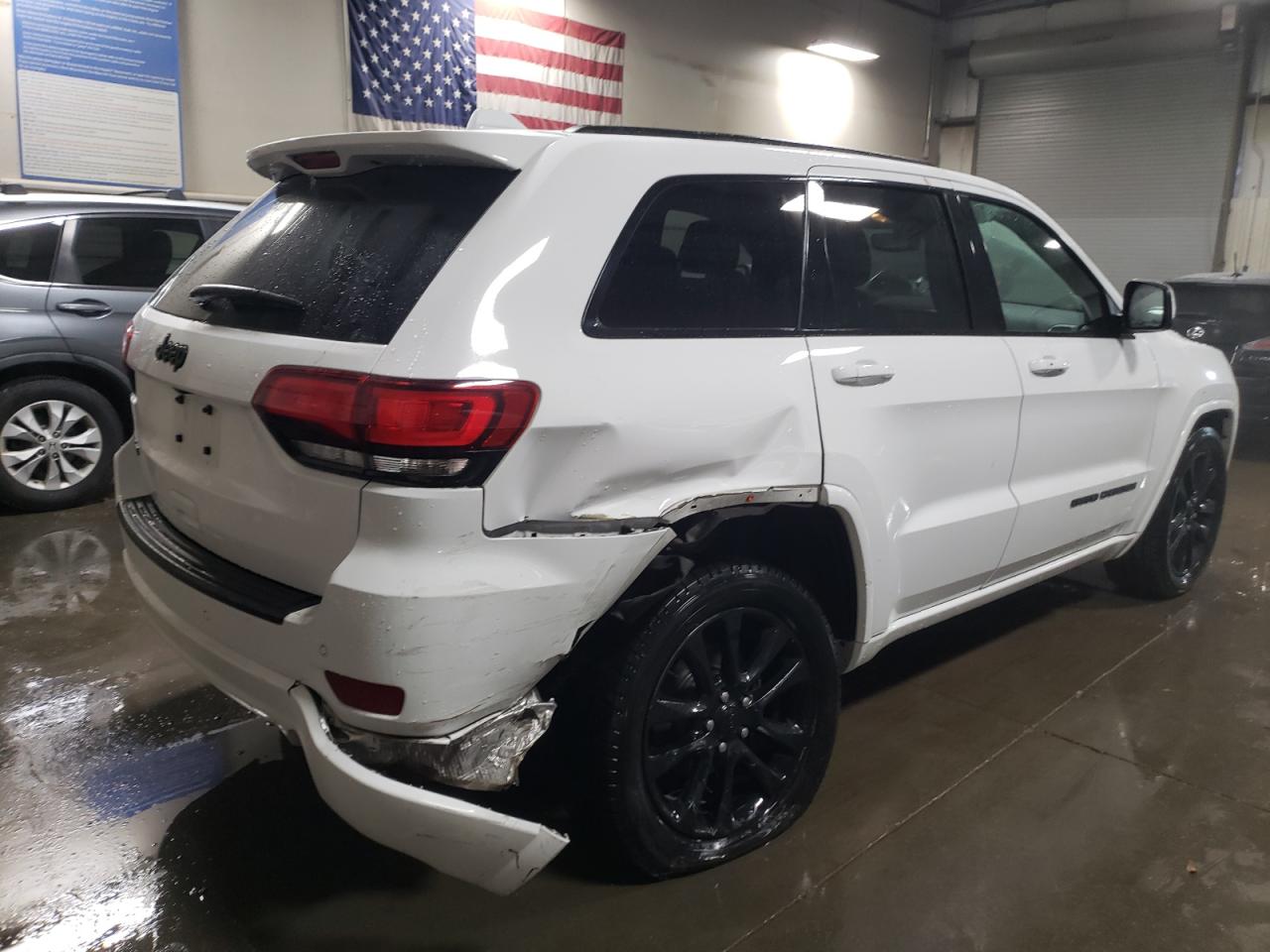 2018 Jeep Grand Cherokee - Image 3