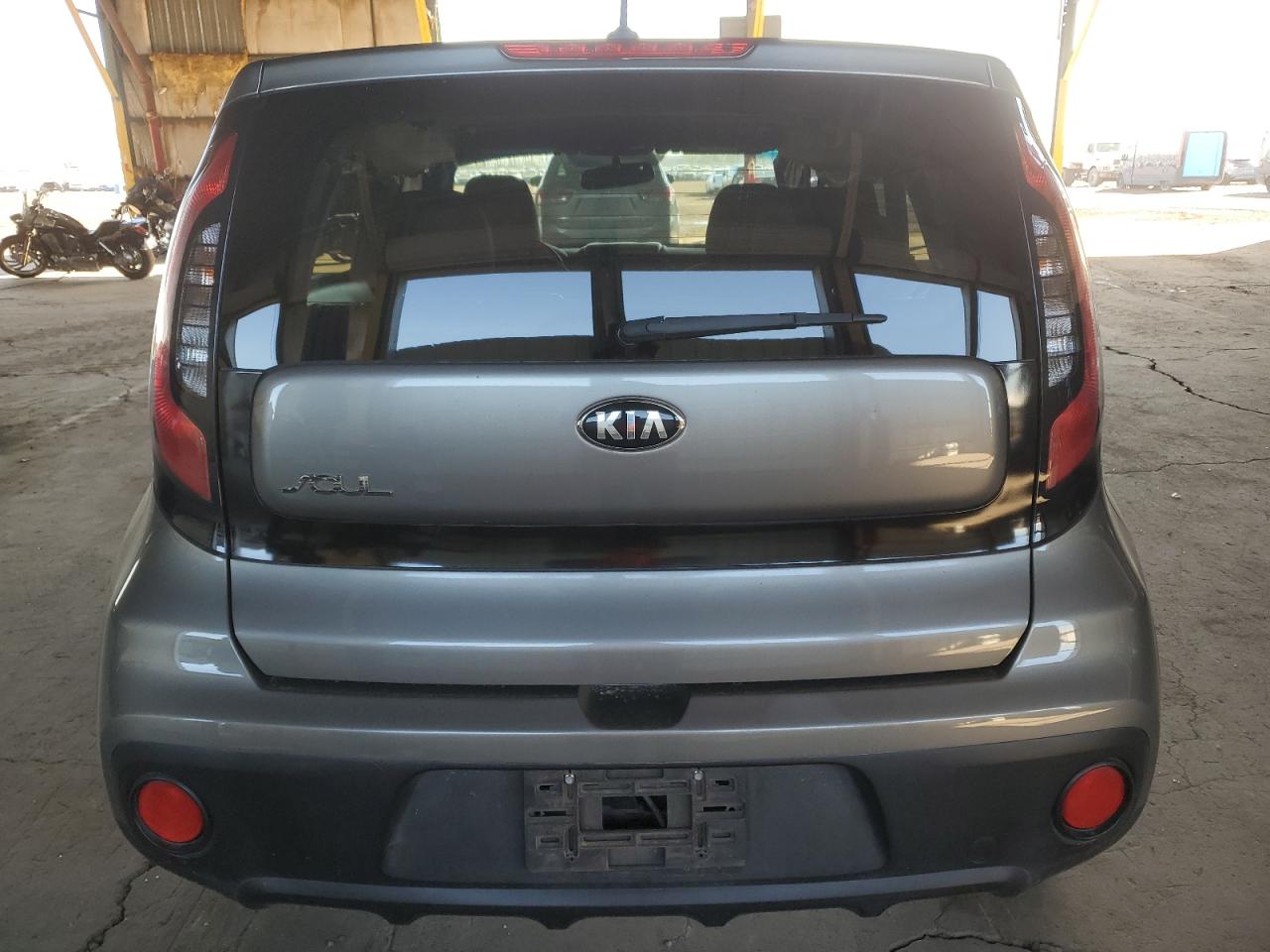 VIN KNDJN2A25H7472523 2017 KIA SOUL no.6