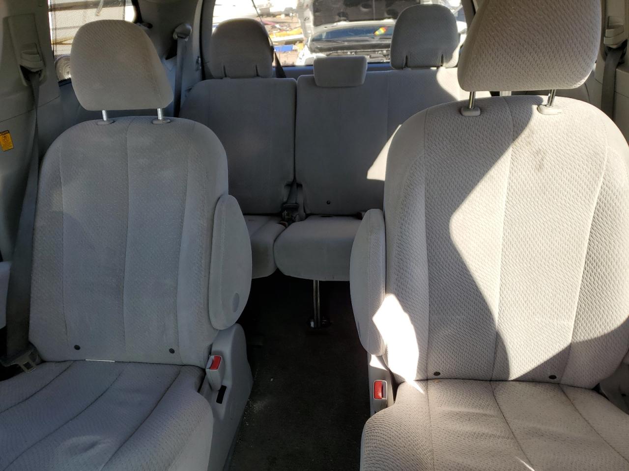 2011 Toyota Sienna - Image 10