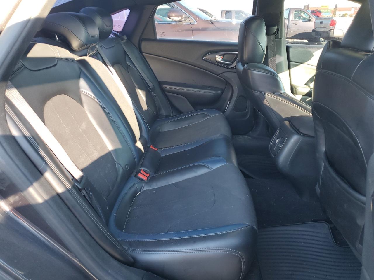 2015 Chrysler 200 - Image 10