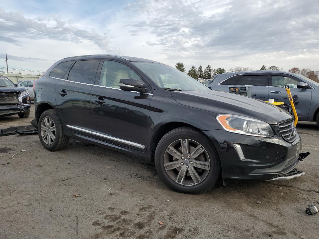 VIN YV440MRU2H2106848 2017 VOLVO XC60 no.4