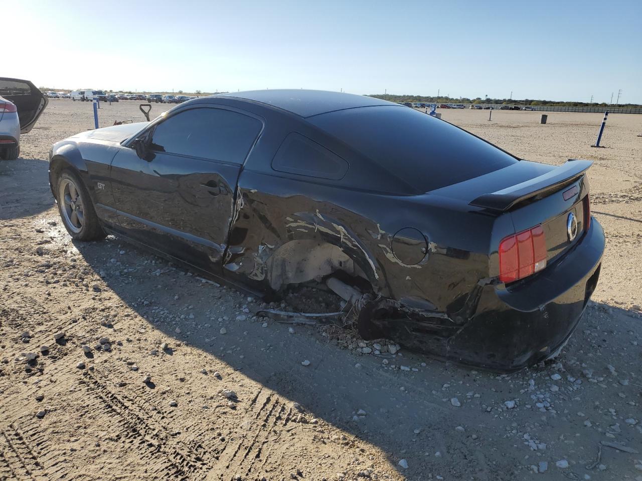 2006 Ford Mustang - Image 2