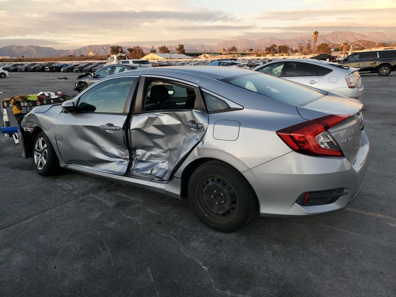 VIN 2HGFC2F58GH568228 2016 HONDA CIVIC no.2