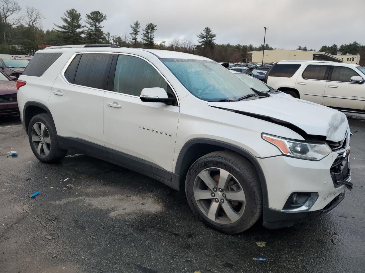 VIN 1GNEVHKW5JJ282632 2018 CHEVROLET TRAVERSE no.4