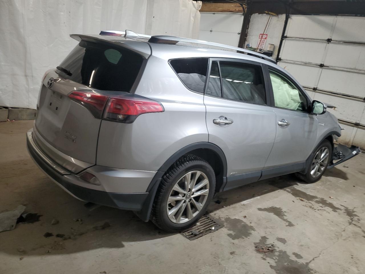 2017 Toyota RAV 4 - Image 3