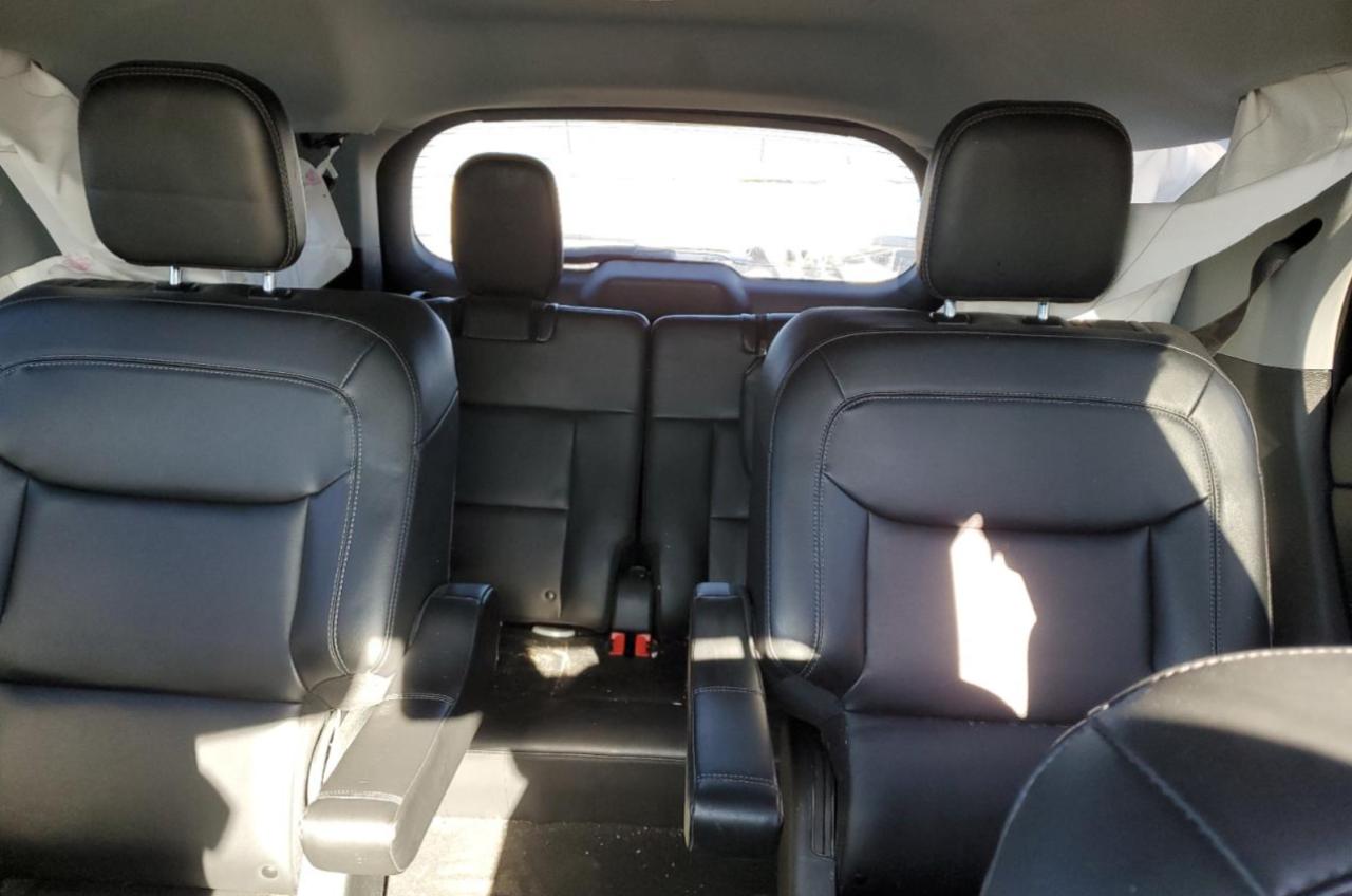 2023 Ford Explorer - Image 10