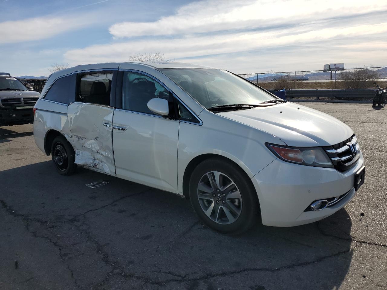 VIN 5FNRL5H95GB105059 2016 HONDA ODYSSEY no.4