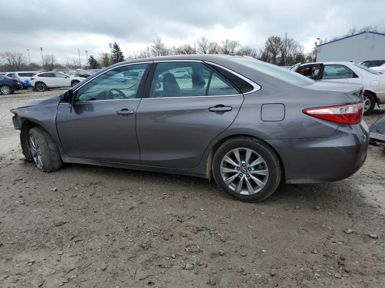 VIN 4T1BF1FK8HU647235 2017 TOYOTA CAMRY no.2