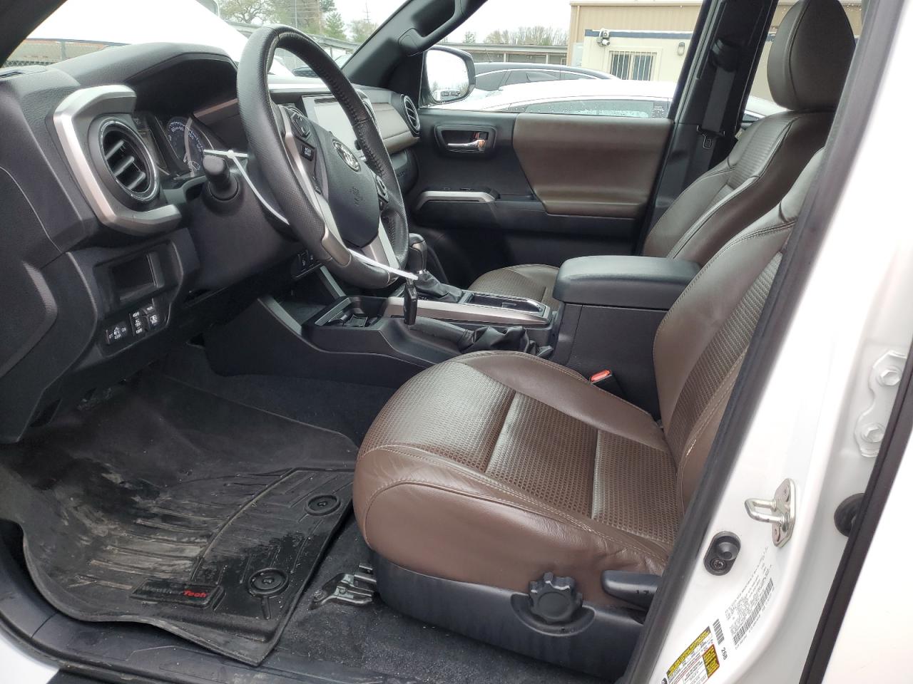 2017 Toyota Tacoma - Image 7