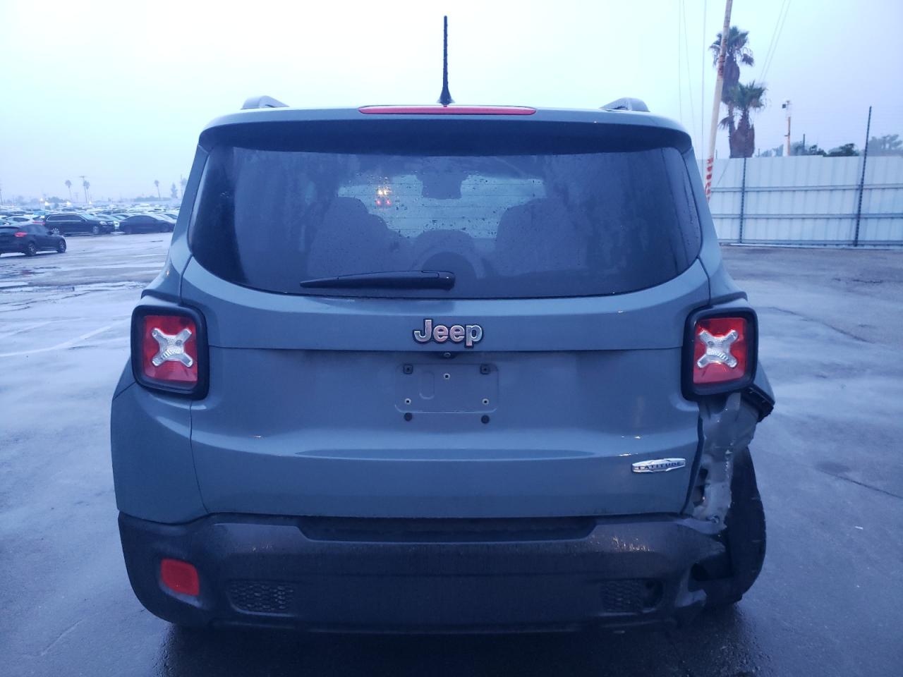 2017 Jeep Renegade - Image 6