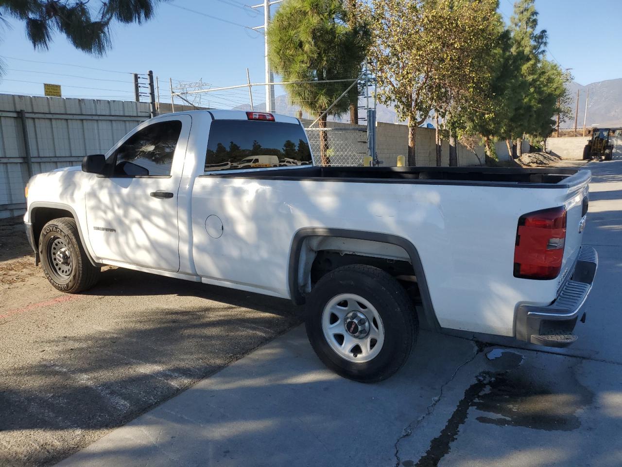 2015 GMC Sierra - Image 2