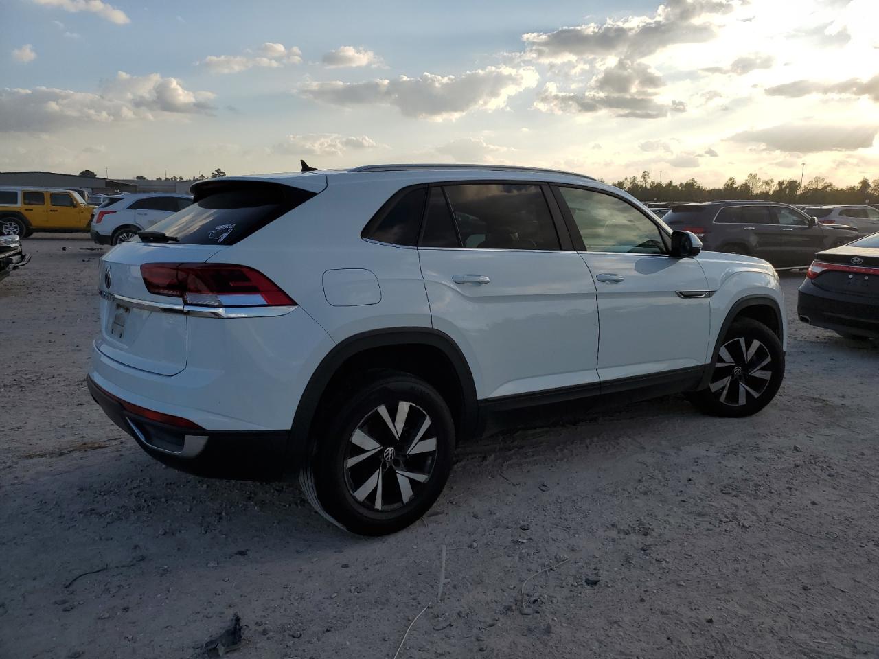 2020 Volkswagen Atlas - Image 3