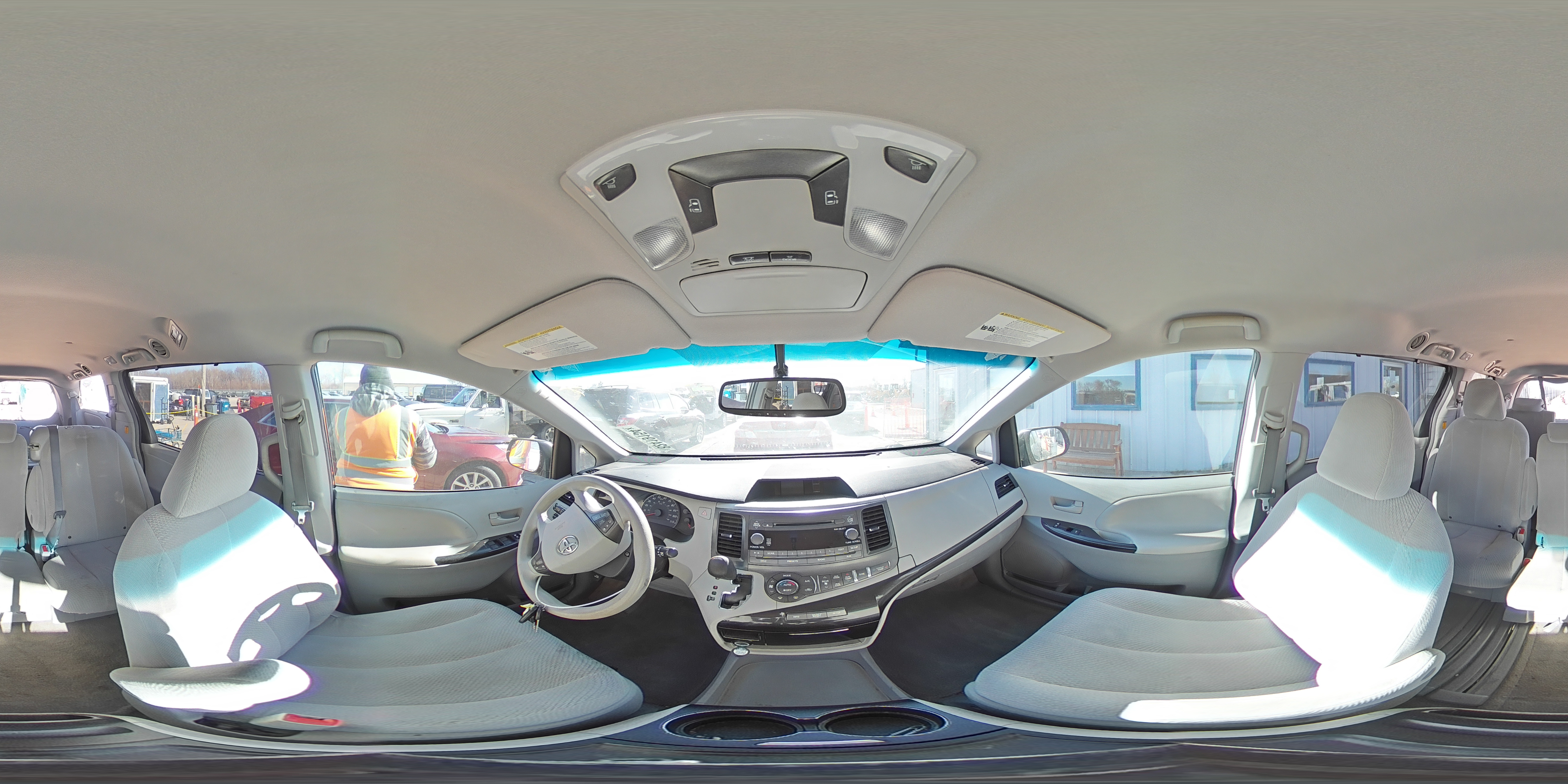 2013 Toyota Sienna - Image 15