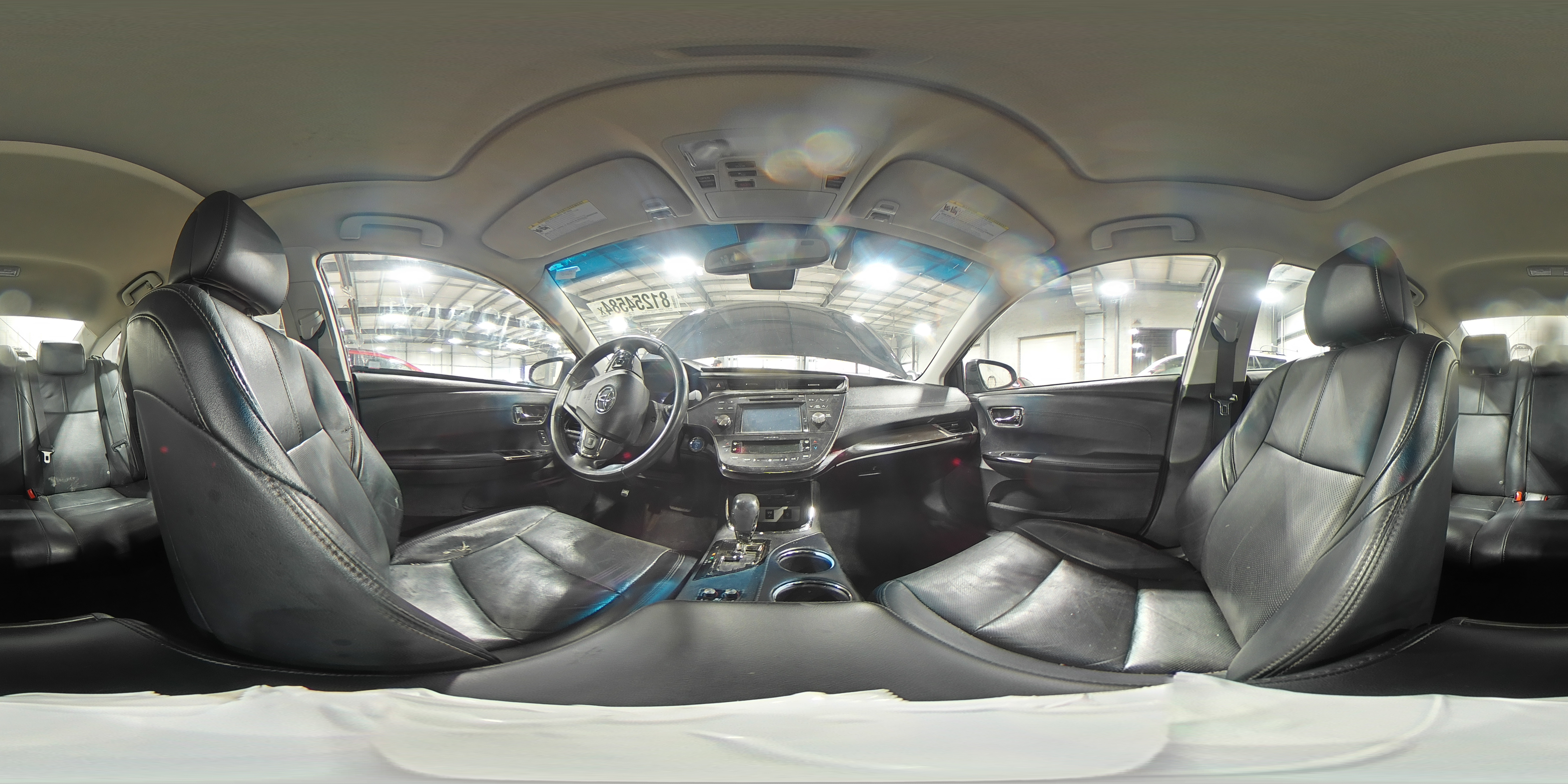 2016 Toyota Avalon - Image 13
