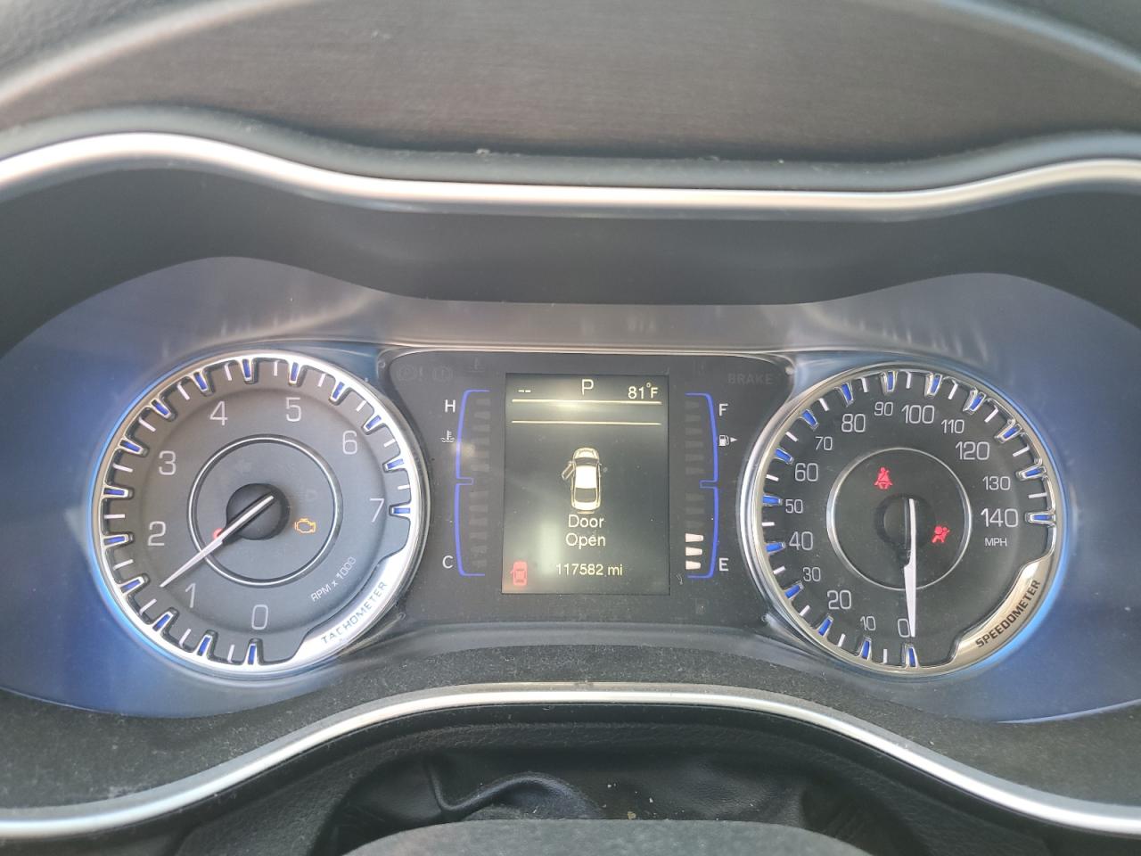 2016 Chrysler 200 - Image 9