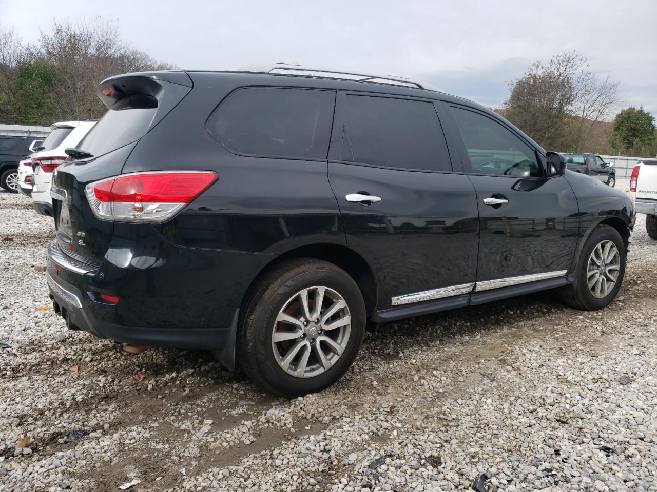 2016 Nissan Pathfinder - Image 3