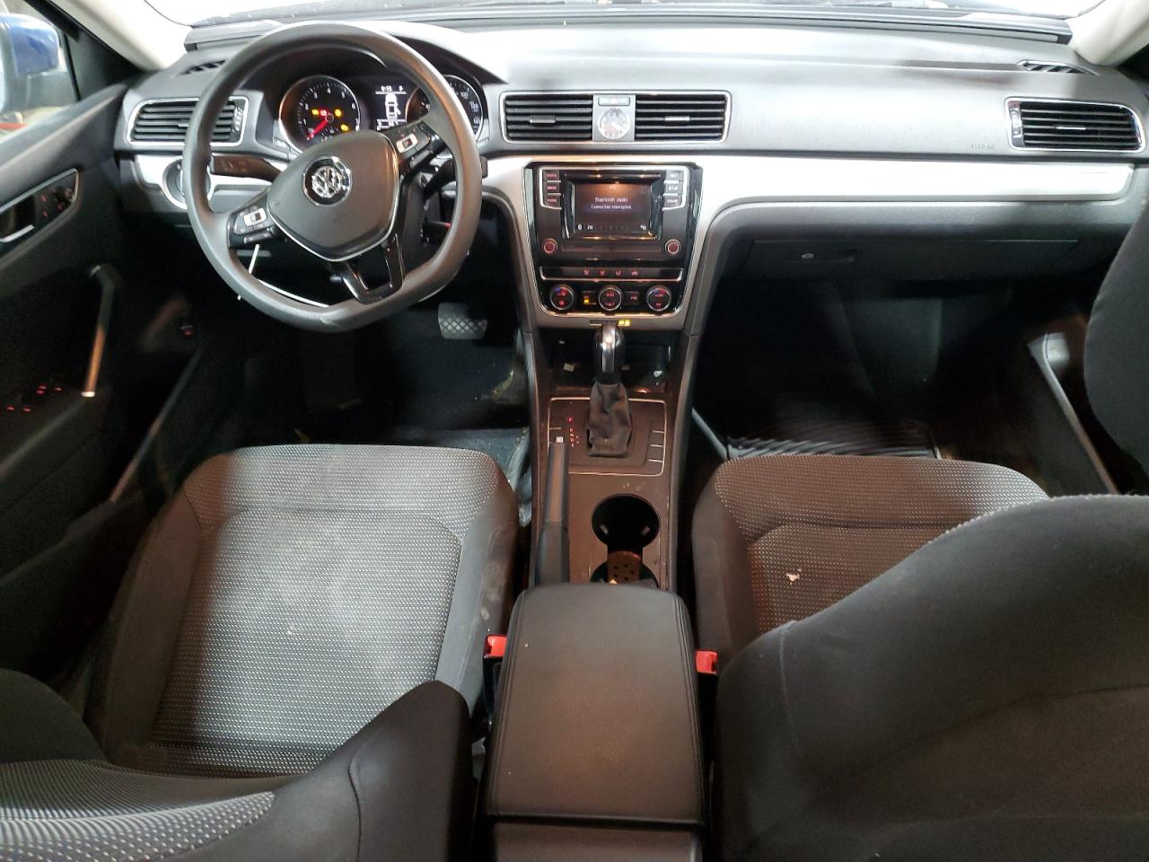 2017 Volkswagen Passat - Image 8