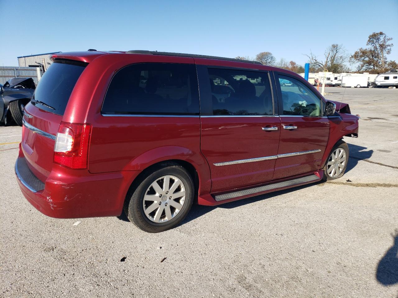2012 Chrysler Town & Country - Image 3