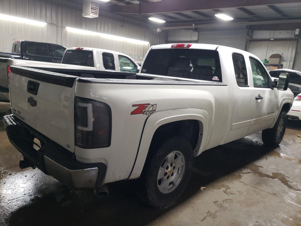 2010 Chevrolet Silverado - Image 3