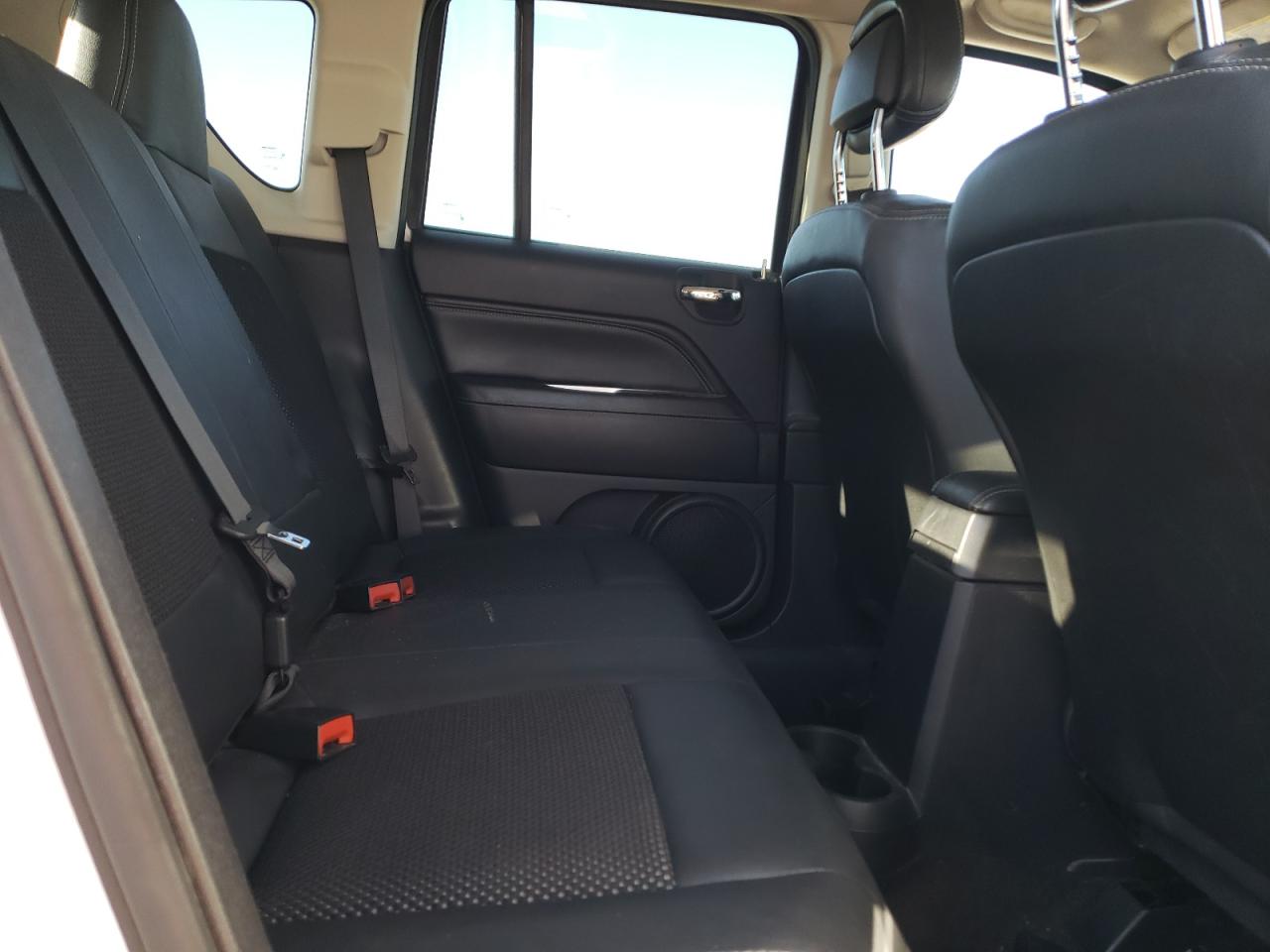 2016 Jeep Compass - Image 11