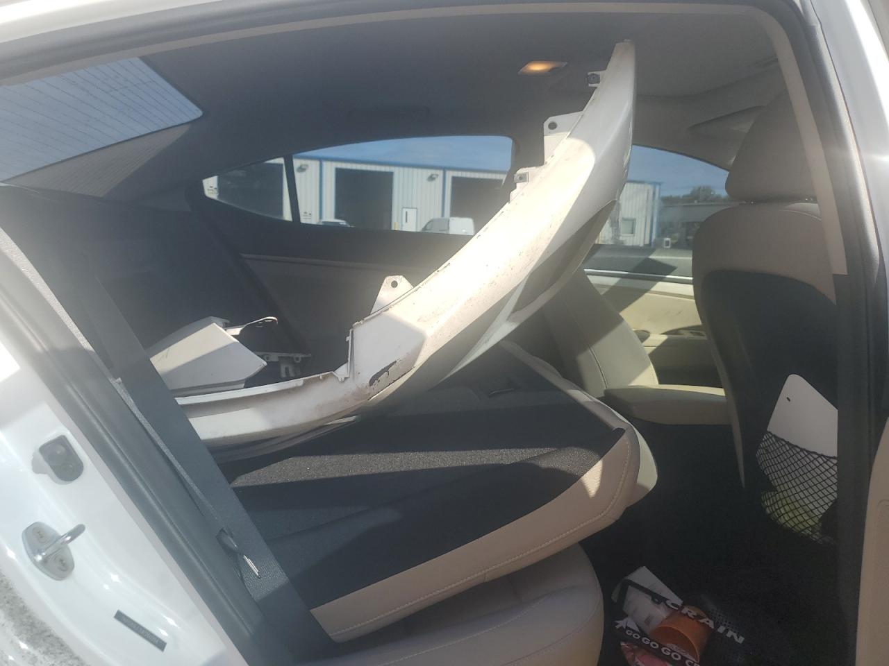 2018 Hyundai Elantra - Image 10