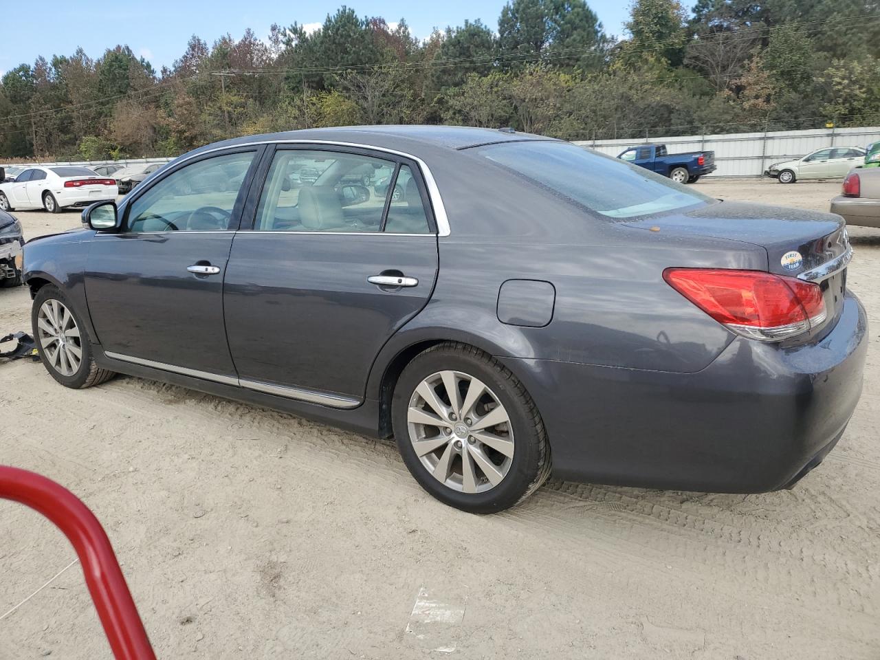 2012 Toyota Avalon - Image 2