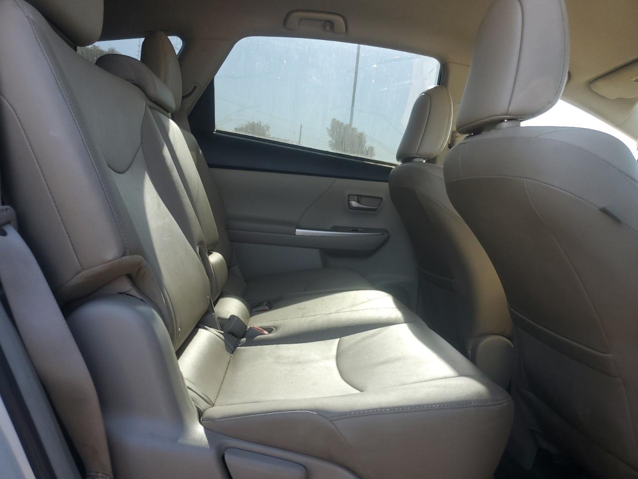 2013 Toyota Prius - Image 11