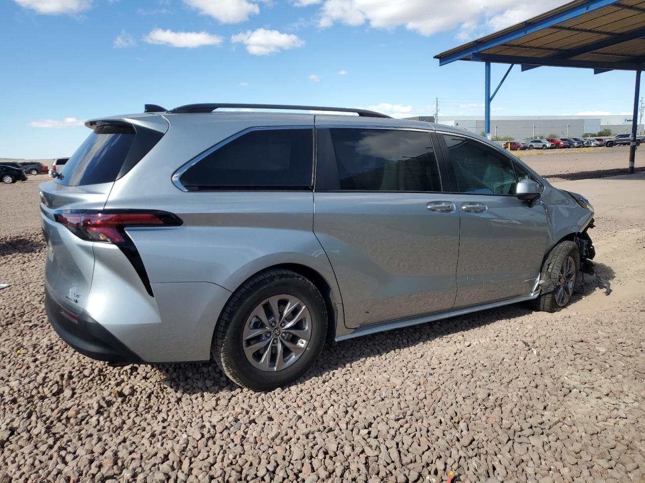2021 Toyota Sienna - Image 3