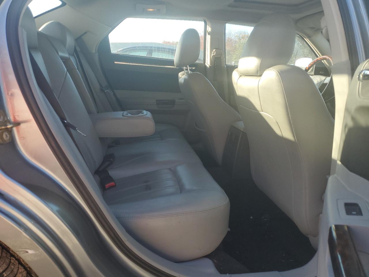 2006 Chrysler 300 - Image 10