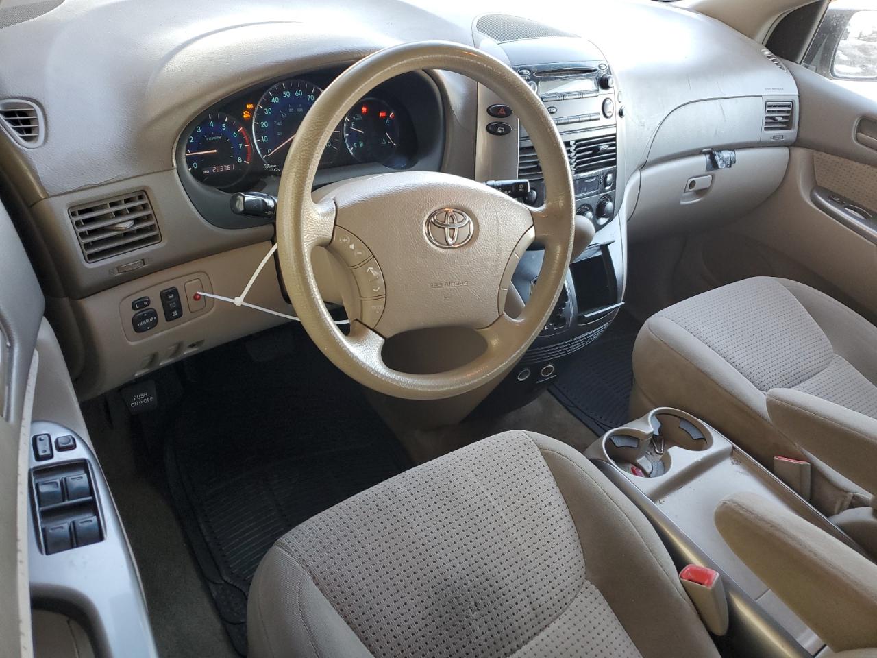 2006 Toyota Sienna - Image 8