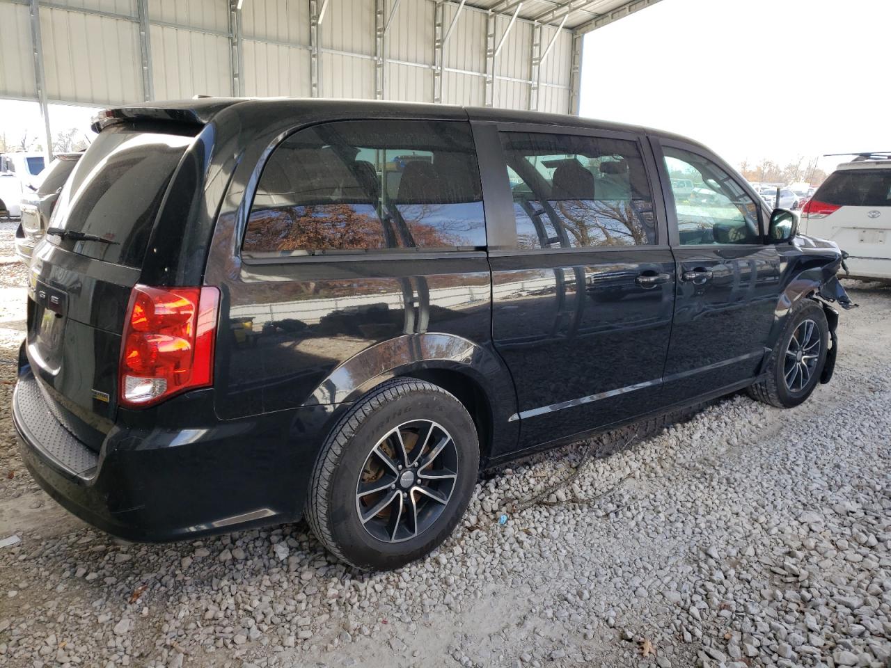 2018 Dodge Caravan - Image 3